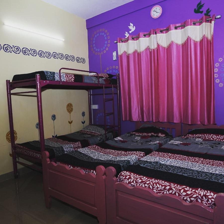 Easvari Grand Pg For Women - Female Only Hostel Csennai Kültér fotó